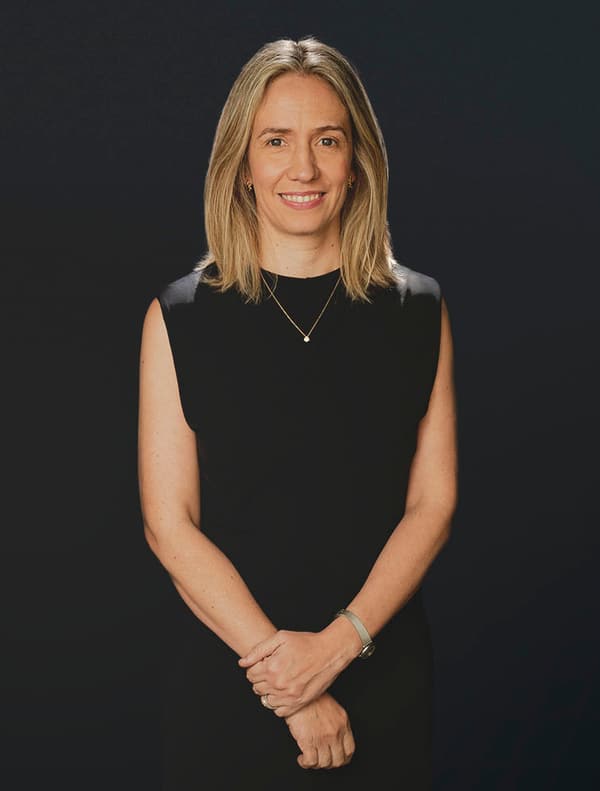 Maria Sílvia Logatti, psicóloga, em retrato de corpo inteiro